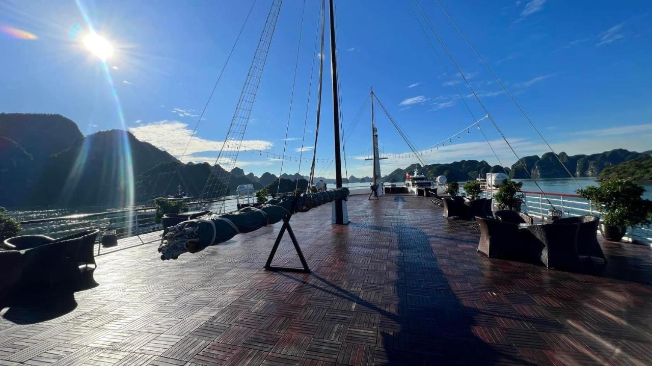 Hotel Erina Cruise By Hag Ha Long Esterno foto