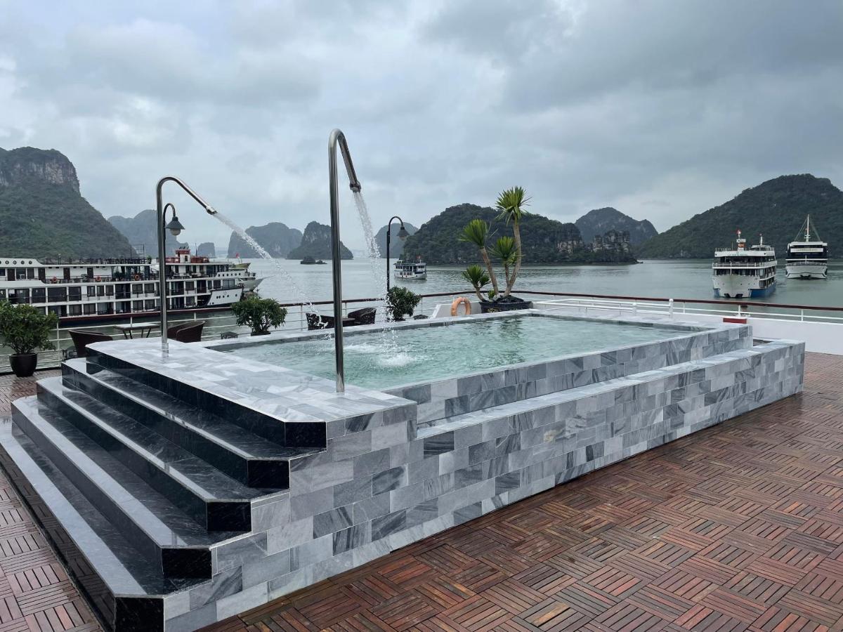Hotel Erina Cruise By Hag Ha Long Esterno foto